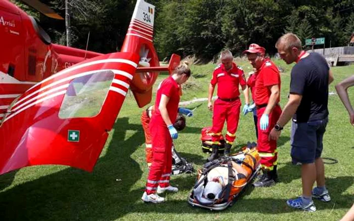 Victima a fost preluată de un elicopter SMURD. Foto Salvamont Argeş