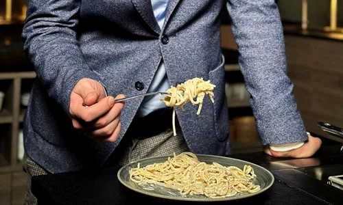 Fabrizio Olmeda With Cacio e Pepe Pasta jpg