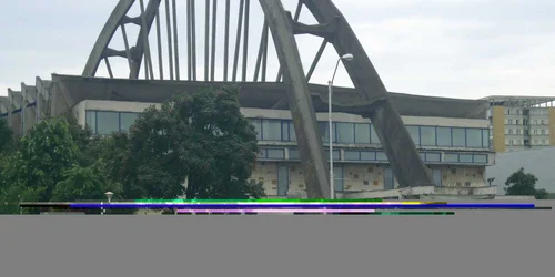 Fondurile intrate în complexul sportiv din Bacău merg într-o singură direcţie