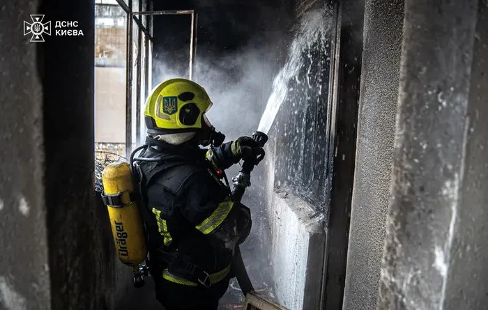 Salvatorii în lupta cu incendiile provocate de drone/ FOTO:DSNS