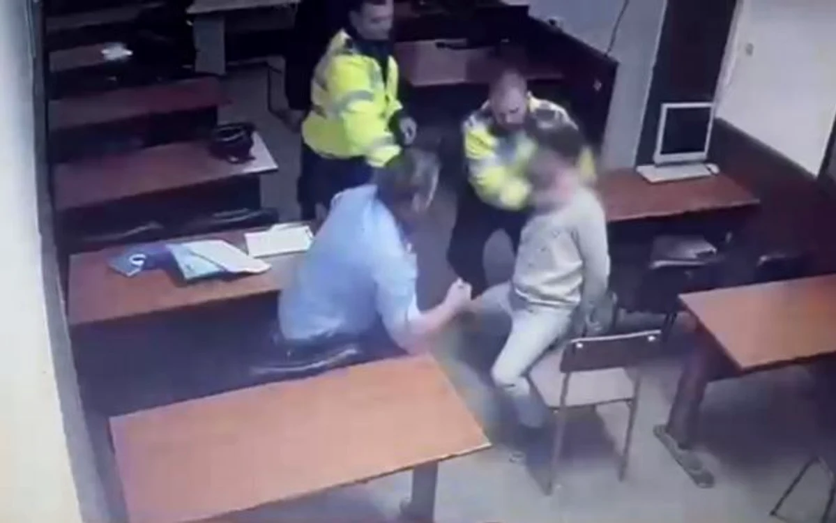 Poliţiştii au aşteptat în faţa magazinului până la venirea chinezului
