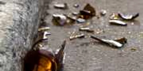 Bacău: Înjunghiat în piept cu sticla de băutură