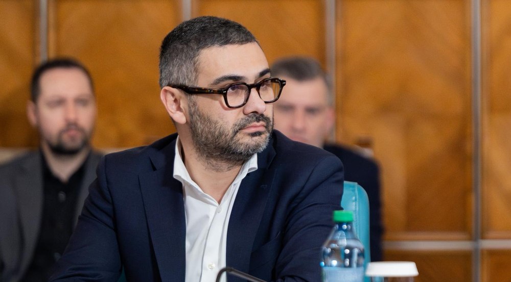 Ministrul Muncii îl sfidează pe Bolojan: Florin Manole anunță că nu va tăia posturi. „Ar putea alimenta extremismul”