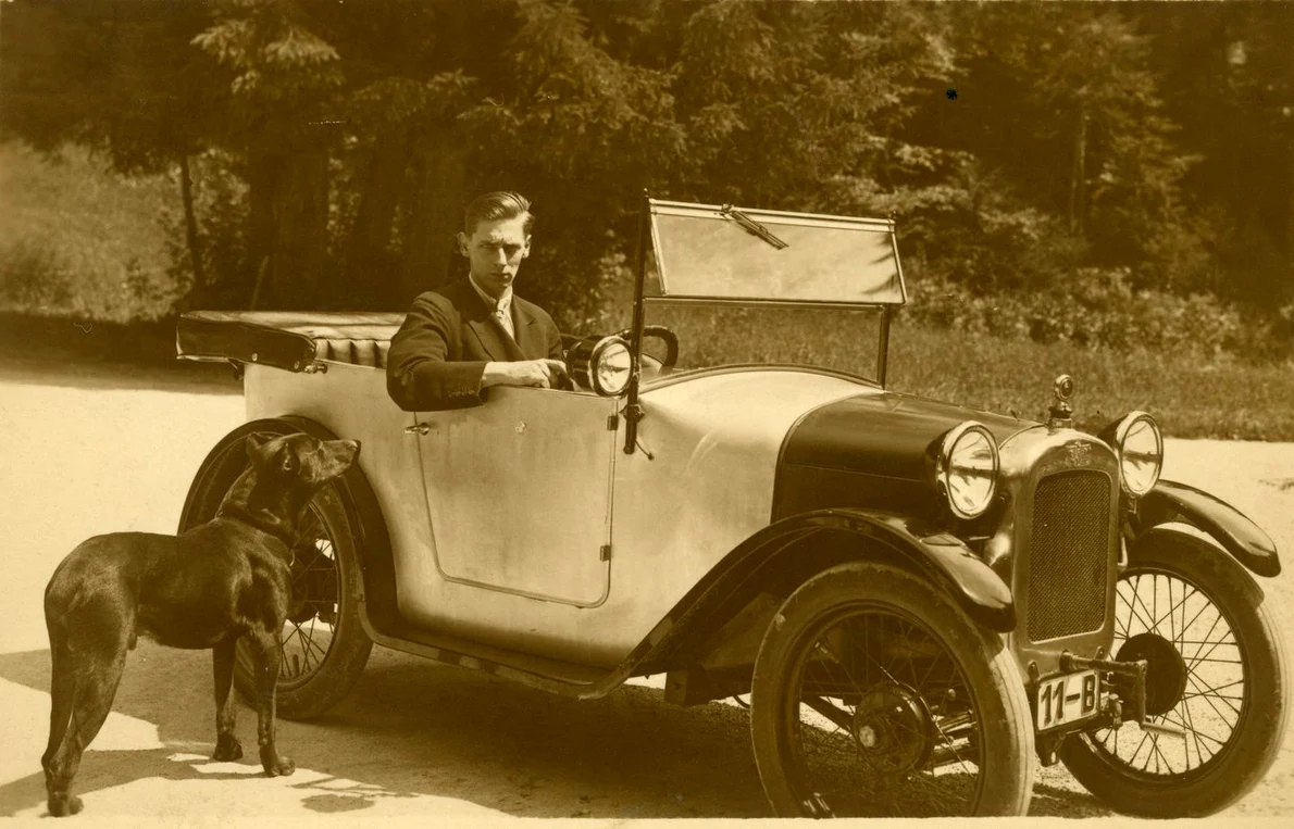 Principele Nicolae era pasionat de automobile (© ANR, SANIC, Colecția Documente fotografice, FI 542)