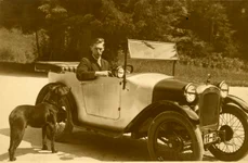 Principele Nicolae era pasionat de automobile (© ANR, SANIC, Colecția Documente fotografice, FI 542)