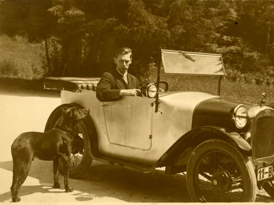 Principele Nicolae era pasionat de automobile (© ANR, SANIC, Colecția Documente fotografice, FI 542)