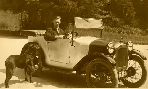 Principele Nicolae era pasionat de automobile (© ANR, SANIC, Colecția Documente fotografice, FI 542)