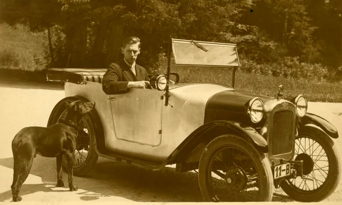 Principele Nicolae era pasionat de automobile (© ANR, SANIC, Colecția Documente fotografice, FI 542)