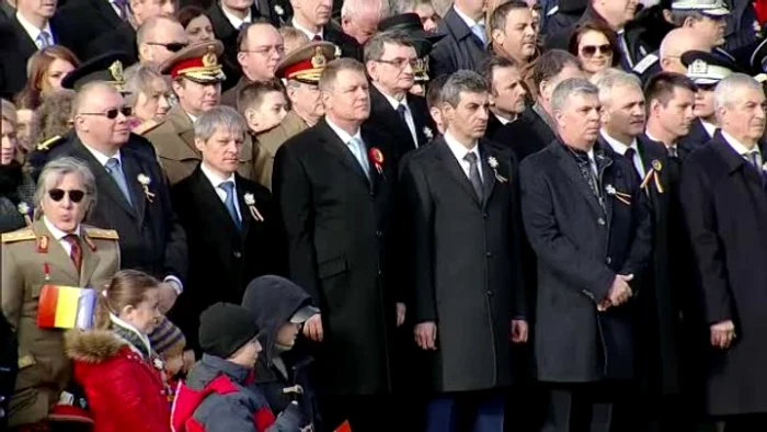Președintele și premierul au urmărit împreună parada de 1 decembrie