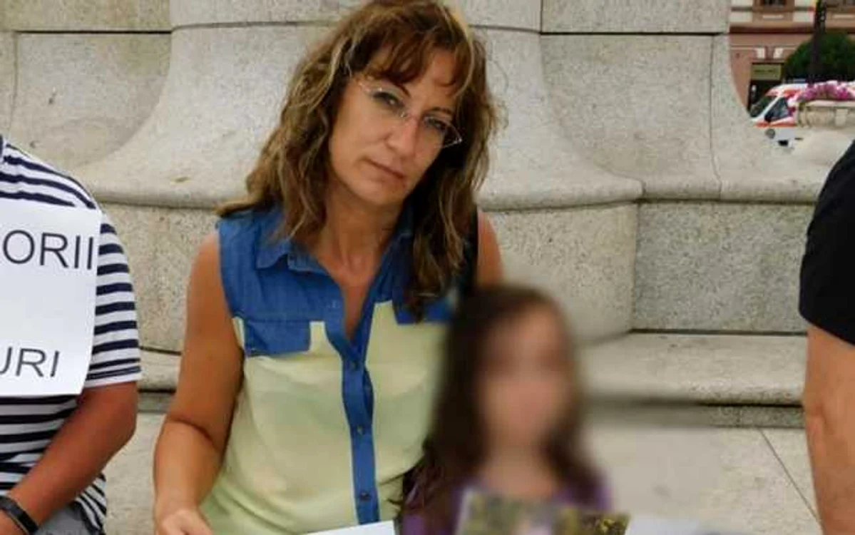 Şi ea cadru didactic, Mihaela Ichim consideră că educaţia se poate face şi fără să stai cu mâna întinsă în faţa părinţilor.