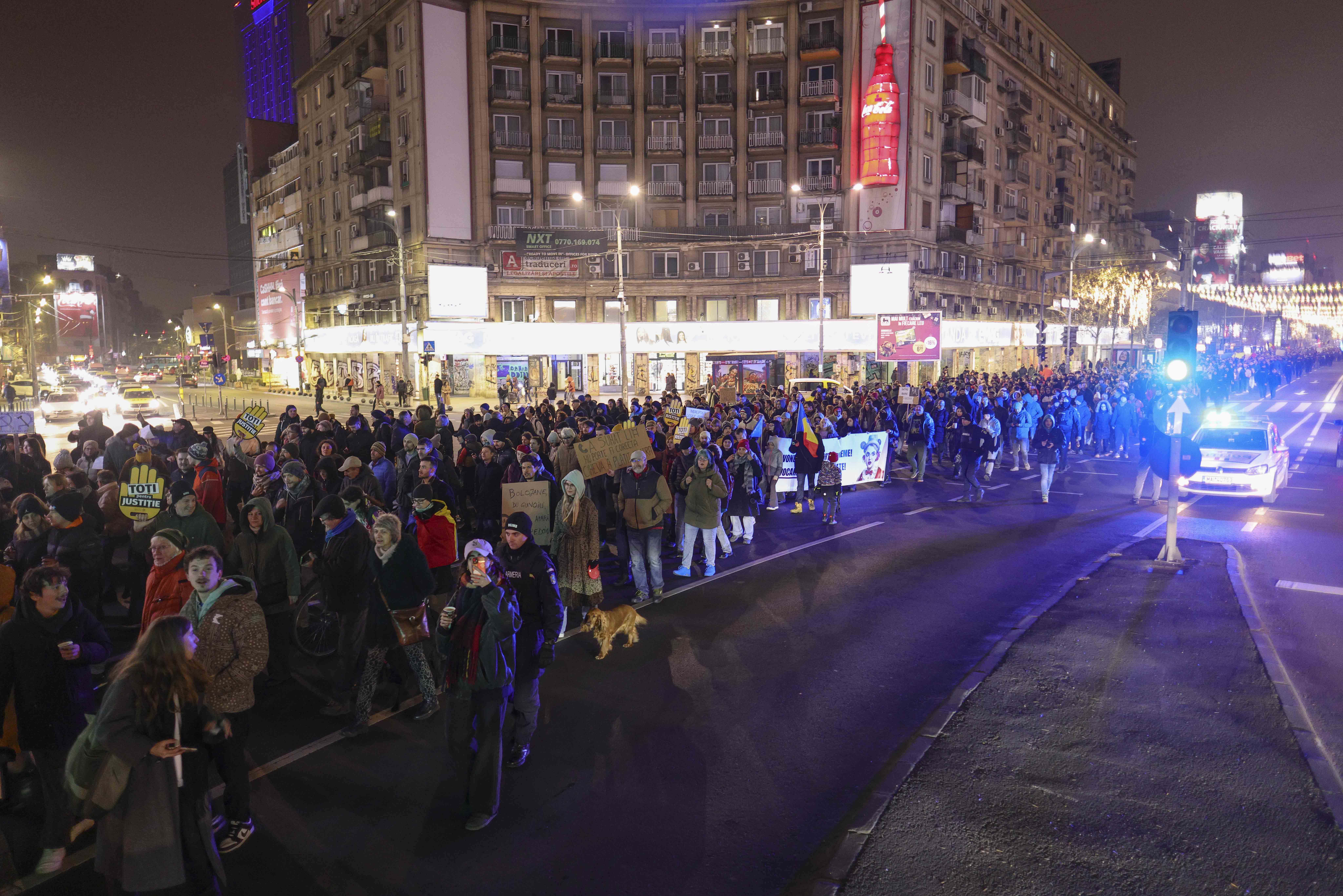 Marș pentru Justiție, în a cincea seară de proteste în București. Sute de manifestanți au pornit spre Piața Victoriei