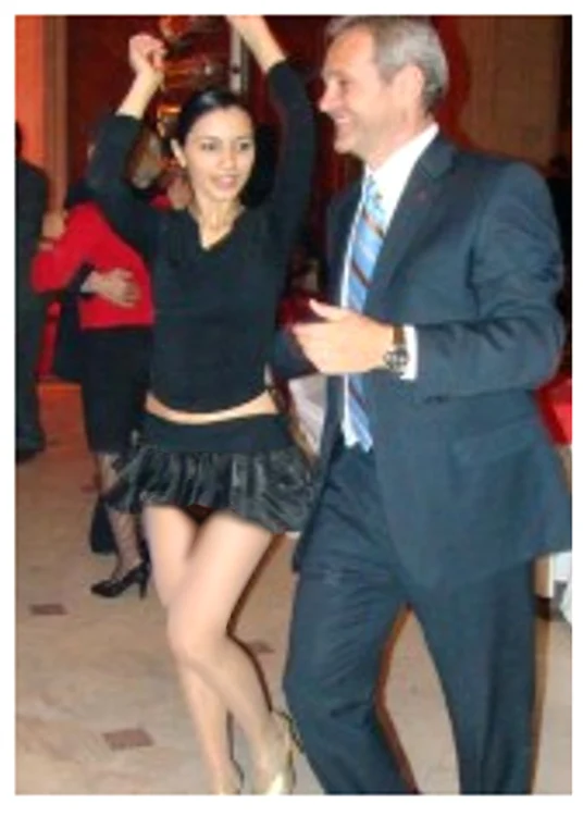 Președintele PSD pe holurile Parlamentului, alături de fosta sa secretară