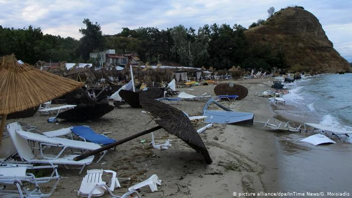 Plajele din zona Halkidiki au fost devastate de tornada puternică