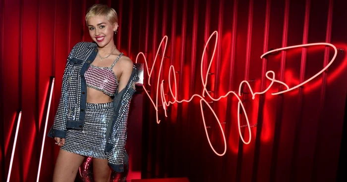 Miley
Cyrus, o celebră iubitoare de animale, a dezvăluit de curând
faptul că a adoptat stilul de viaţă vegetarian FOTO
GettyImages/Gulliver