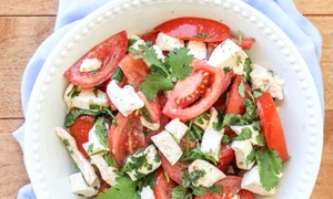 Salata de rosii cu mozzarella jpeg