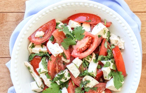 Salata de rosii cu mozzarella jpeg