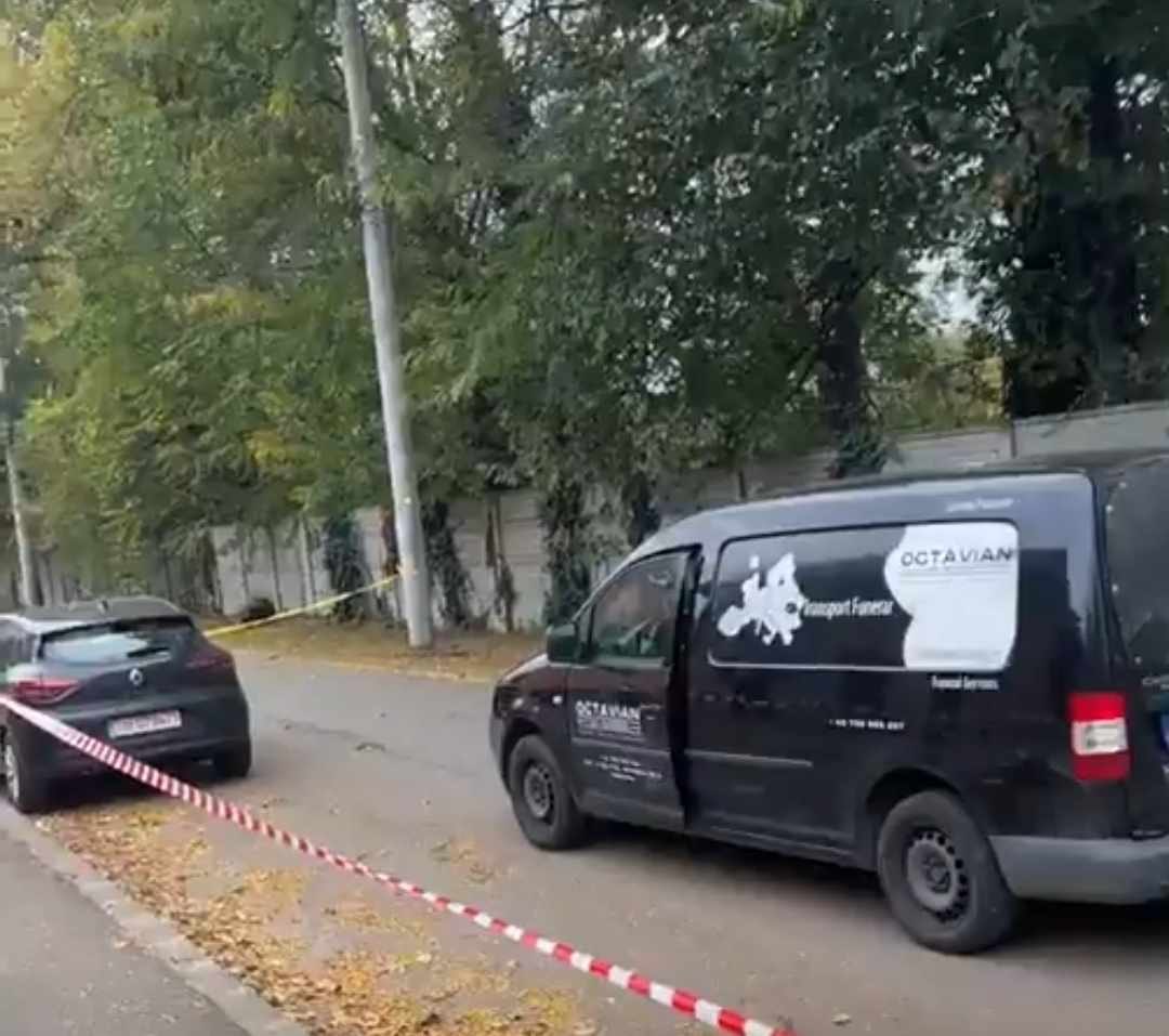 Trup neînsuflețit depistat într-o mașină părăsită lângă cimitirul evreiesc din Timișoara Trup neînsuflețit depistat într-o mașină părăsită lângă cimitirul evreiesc din Timișoara