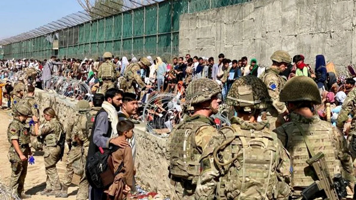 SUA şi talibanii au avut o înţelegere secretă în timpul evacuării: luptătorii talibani au escortat cetăţeni americani la o „poartă secretă” a aeroportului jpeg