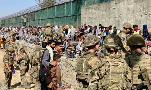 SUA şi talibanii au avut o înţelegere secretă în timpul evacuării: luptătorii talibani au escortat cetăţeni americani la o „poartă secretă” a aeroportului jpeg