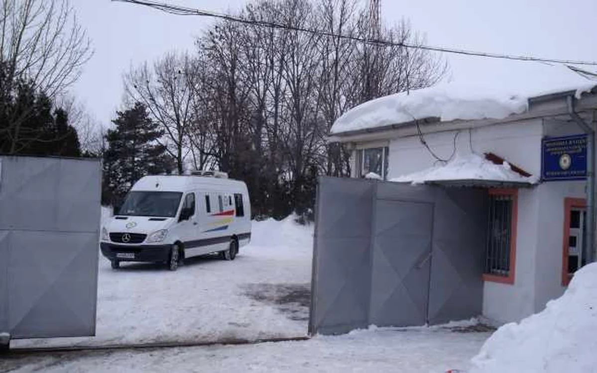 Porţile Penitenciarului Focşani s-au deschis până acum pentru trei deţinuţi  FOTO: Ştefan Borcea