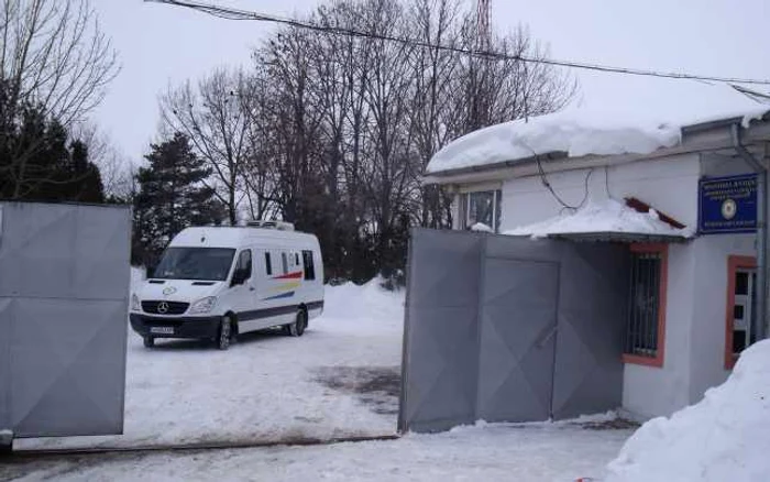 Porţile Penitenciarului Focşani s-au deschis până acum pentru trei deţinuţi FOTO: Ştefan Borcea
