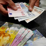 chf franci elvetieni Foto Reuters jpg