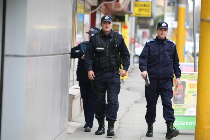 Echipajul de jandarmi era în patrularea când i-a surprins pe hoţi