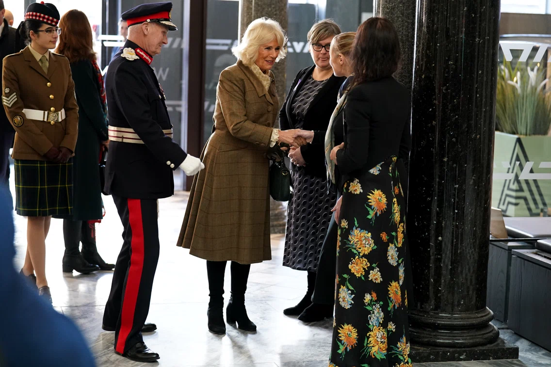 Regina Camilla în vizită la Galeria de Artă Aberdeen, Getty