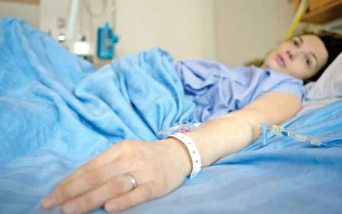Femeilor însărcinate li se recomandă să nu primească vizite nici la maternitate şi nici acasă