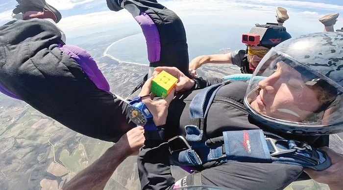 Tom Kopke  a rezolvat  cubul Rubik  în 23,3 secunde. SURSĂ FOTO: GUINNESS WORLD RECORDS