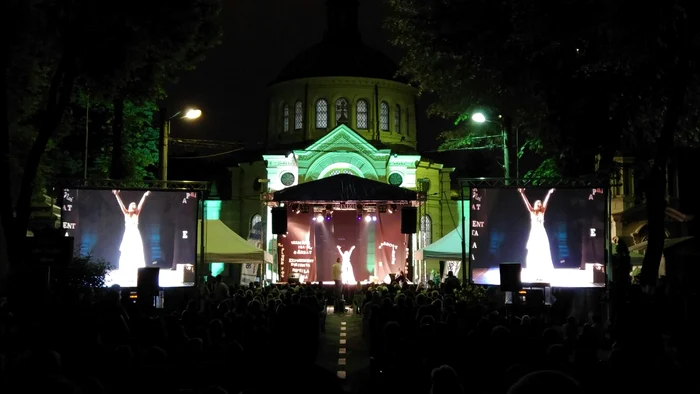 Dana Rogoz a jucat în Cimitirul Bellu în fața a 2000 de oameni