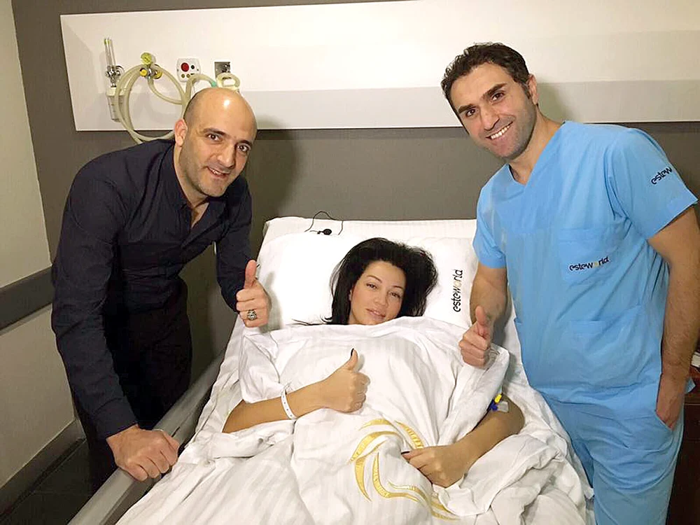 
    Nicoleta, fericită  pe patul de spital,  că operaţia a  decurs cu bine  