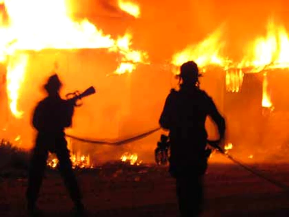 
    Pompierii au reușit să stingă incendiul  