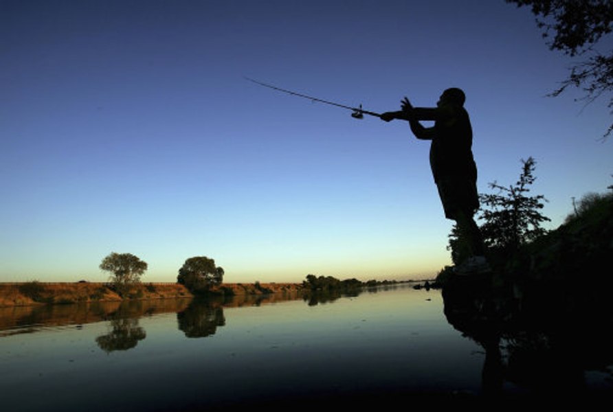 Olandezii, revoltați de comportamentul unor pescari români: „Vin să se distreze. Dar să-și strângă gunoaiele, nici vorbă!”