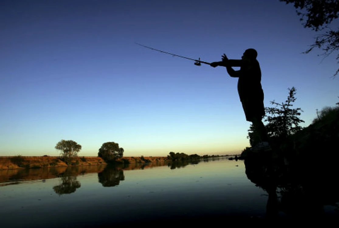 Pescari români, acuzați că lasă mizerie și deranjează localnicii unui sat olandez FOTO: Arhivă