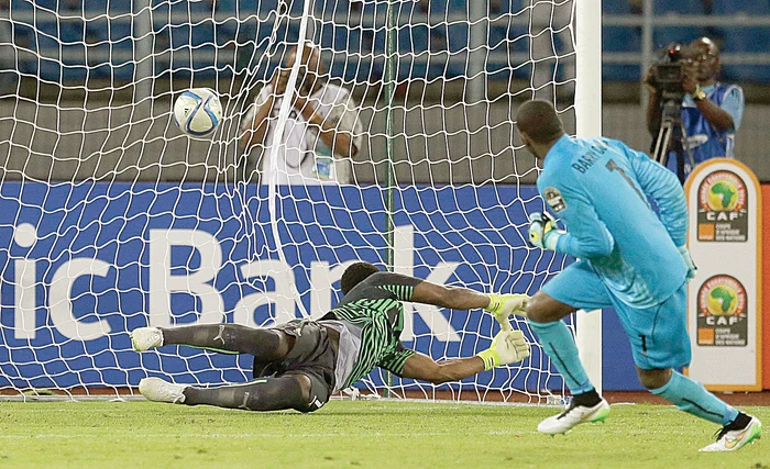 ...apoi a înscris cu sânge rece, aducând Coastei de Fildeş trofeul Cupei Africii