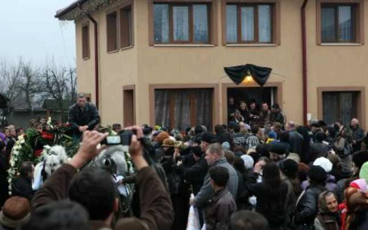 Ceremonialul religios a început la ora 12.00, în oraşul nemţean Roznov