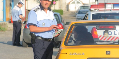 În Piatra Neamţ verificările sunt făcute de un echipaj format din doi poliţişti