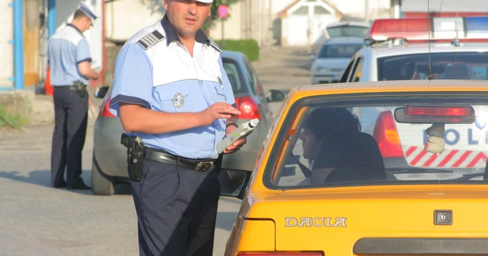 În Piatra Neamţ verificările sunt făcute de un echipaj format din doi poliţişti