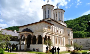 manastirea horezu jpg