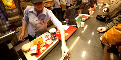 Se caută muncitori în fast-food-uri