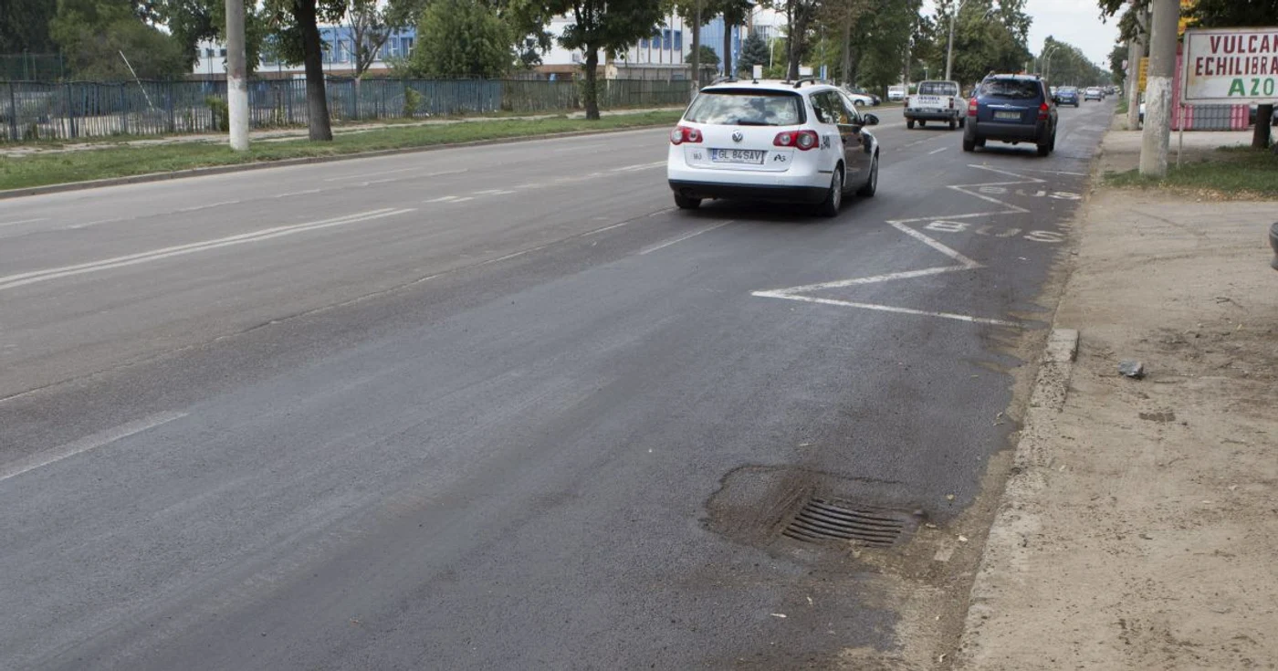 Deşi suntem în luna lui Cuptor, pe Coşbuc se circulă în condiţii de iarnă!
