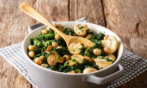 Ciuperci sote cu spanac  Sursa foto shutterstock 1239687739 jpg