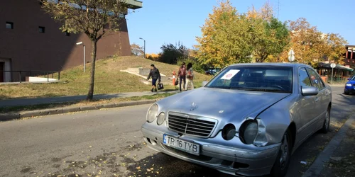 Masina a fost lovita de reprezentantii Politiei Locale si ADP