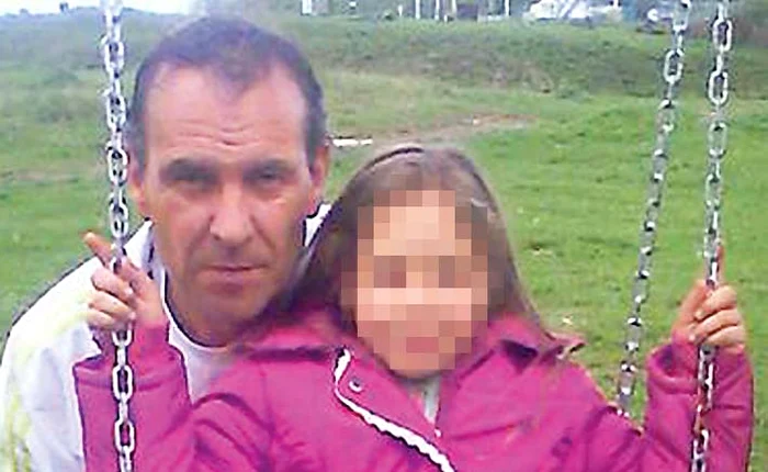 
    Antonio Zaccagna (44 de ani) poza într-un tată-model pentru fetiţa de 8 ani a iubitei    