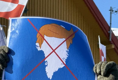 Banner de protest față de declarațiile lui Trump privind Groenlanda FOTO AFP