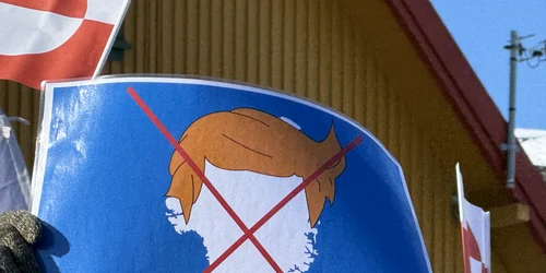 Banner de protest față de declarațiile lui Trump privind Groenlanda FOTO AFP