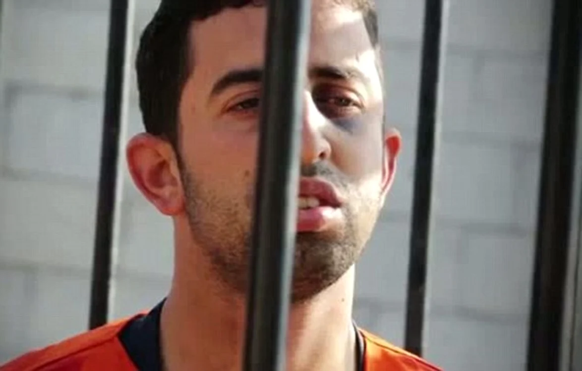 Moaz avea o privire pierdută şi resemnată când a fost băgat în cuşca în care şi-a găsit sfârşitul