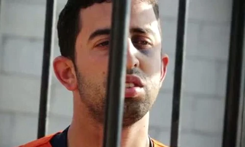 Moaz avea o privire pierdută şi resemnată când a fost băgat în cuşca în care şi a găsit sfârşitul jpeg