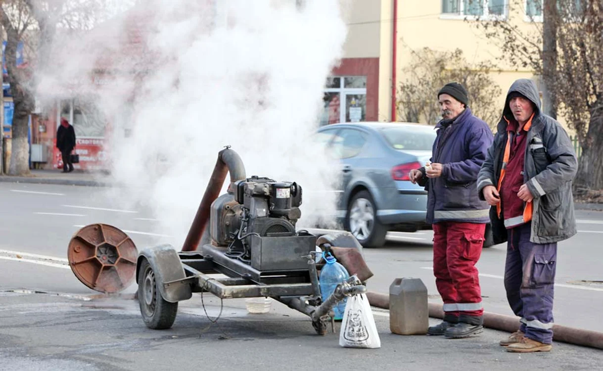 
    Conductele RADET  s-au spart în aproape  toată Capitala  